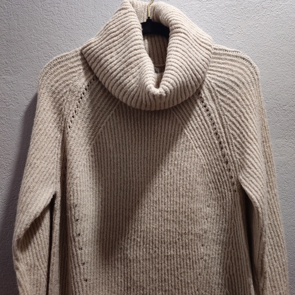 Cozy cowl neck oversized beige sweater - Picture 8 of 8